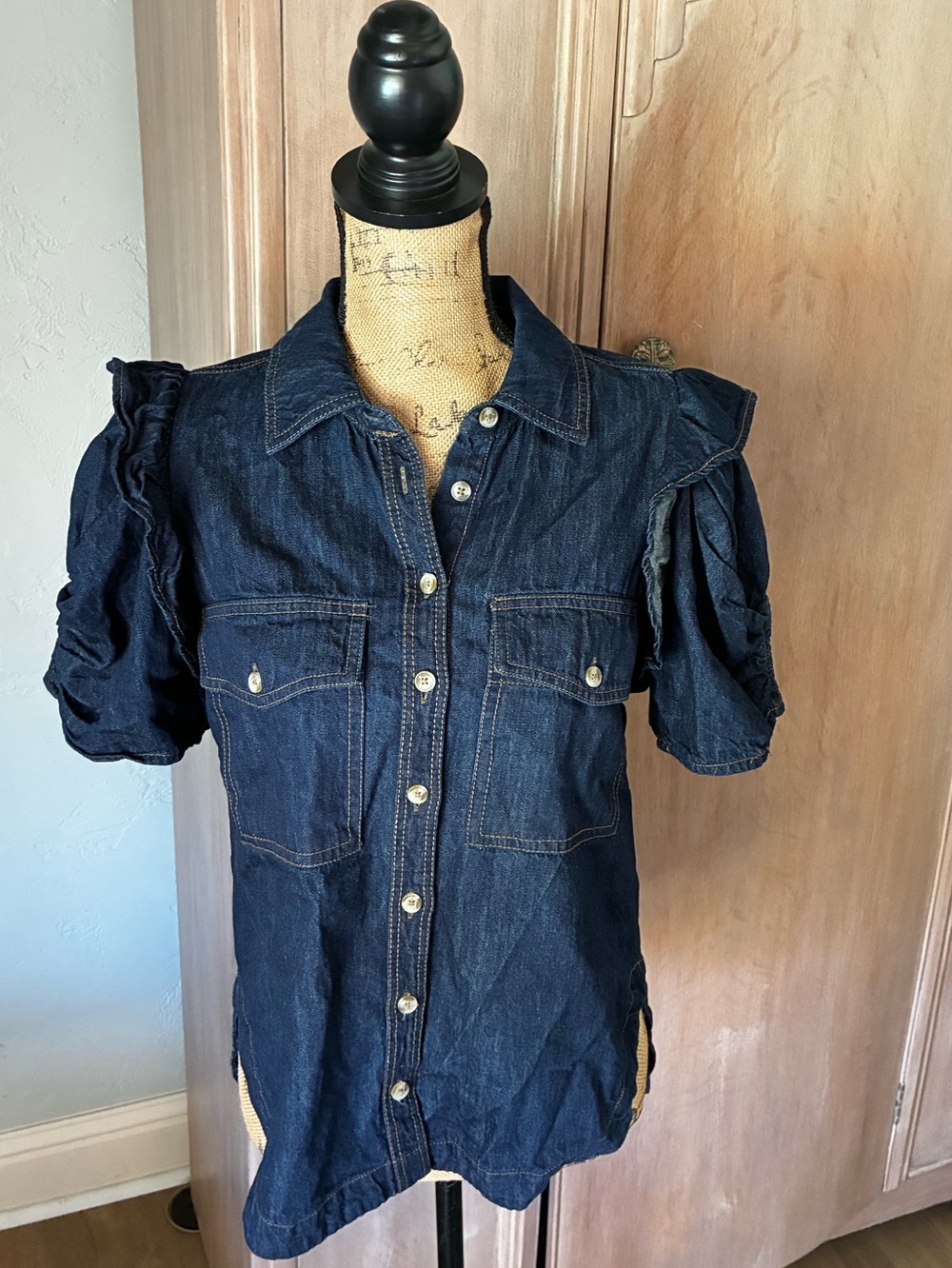 Pilcro The Ozzi Ruffle-Sleeve Denim Buttondown Shirt Navy Size Small - Picture 3 of 16